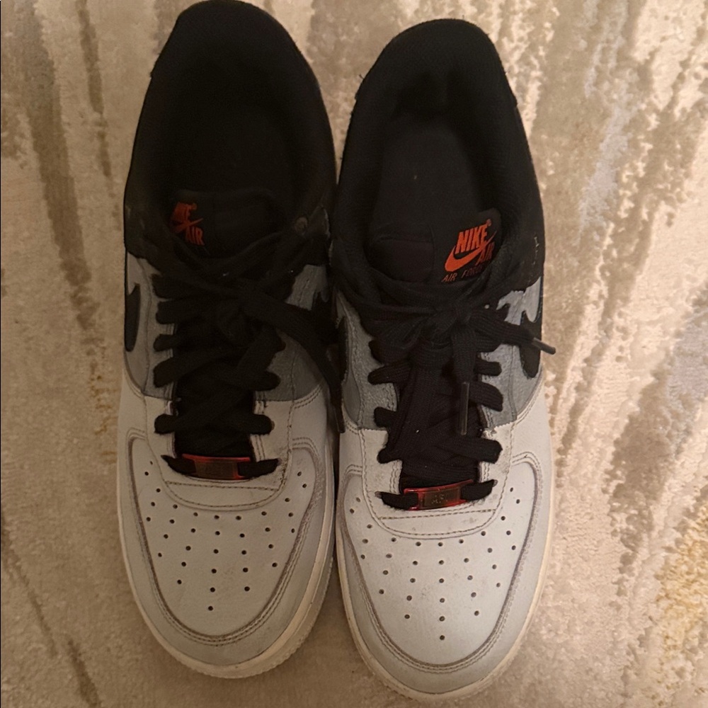 Nike Men's Gray and Black Sneakers with Red Accents